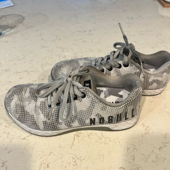 NoBull trainers size 8 with additional laces - Picture 1 of 5